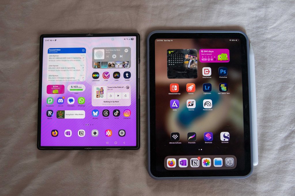 A comparison between a Samsung Fold 6 and an iPad Mini 6